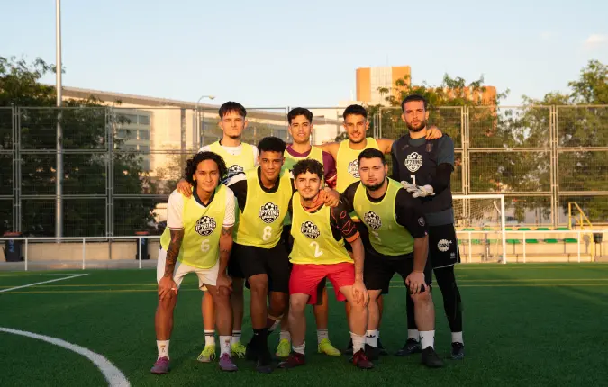 Equipo de fútbol de la IF7KING LEAGUE posando a cámara