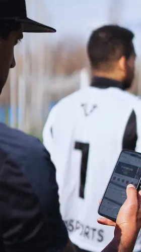 Jugador registrándose en la app para jugar fútbol amateur